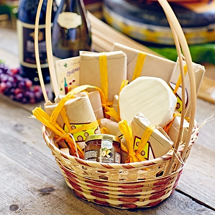 Подарочная сырная корзина Для любителей вина