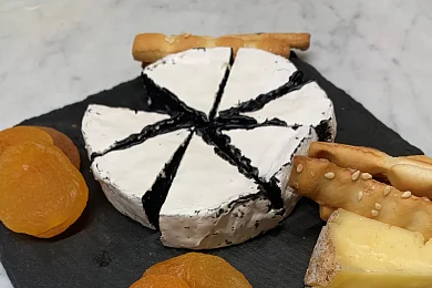 Сыр Черная жемчужина с плесенью "Калория" 100г