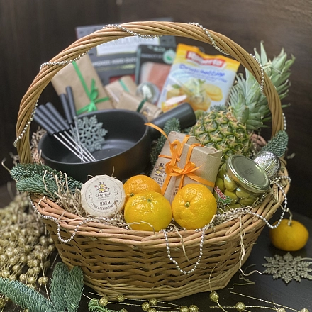 Подарочная корзина Новогодняя (средняя)